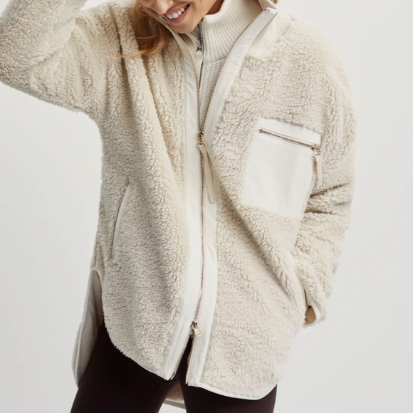 ✨Varley Jacket✨ - Picture 9 of 9